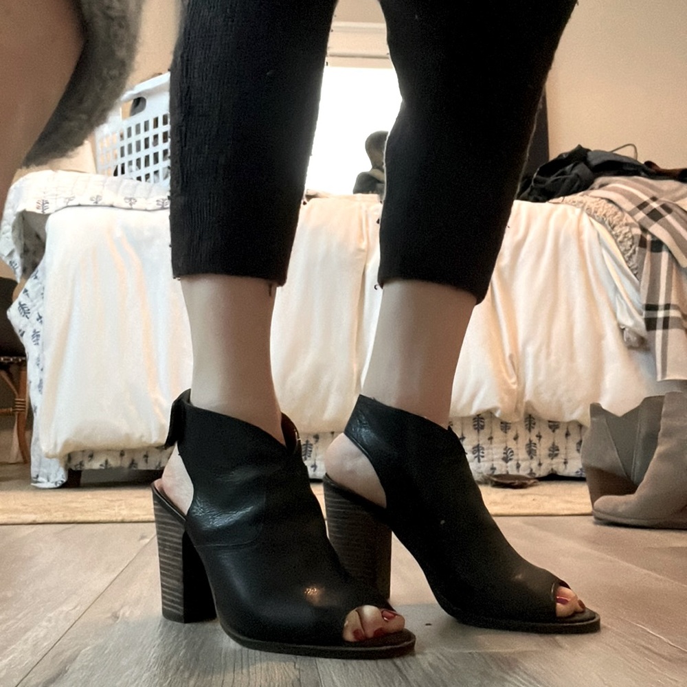 Lucky Brand Peep Toe wood heel